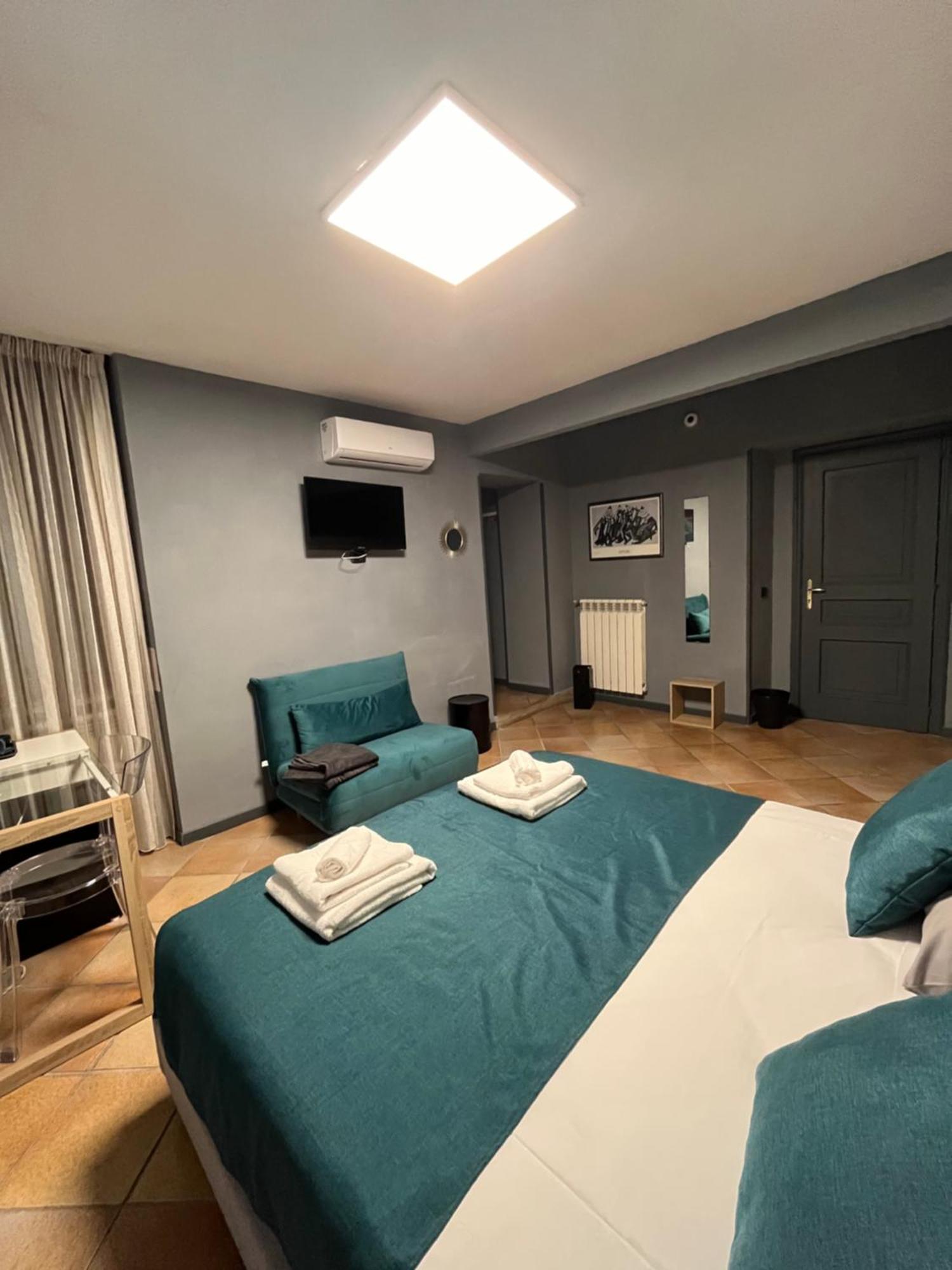 Naples Luxury Suites B&B מראה חיצוני תמונה